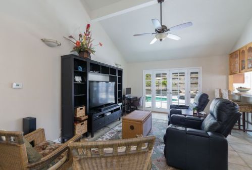 1724 Beechwood Ave, Fullerton, CA 92835-2104