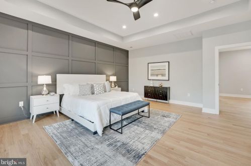 1422 Mayflower Dr, Mc Lean VA 22101-5615 exterior