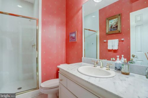 25 Wilkes St, Alexandria VA 22314-3853 exterior