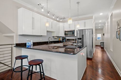 1333 Wolcott Ave, Chicago, IL 60622-3111