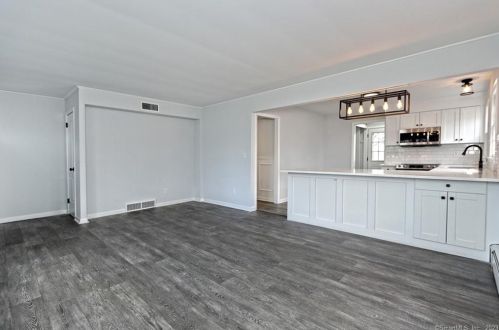 46 Cooper Ave, Wallingford CT  06492-3956 exterior