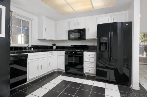 1133 Manzana Way, San Diego CA 92139-1438 exterior