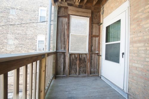 2252 Augusta Blvd, Chicago IL  60622-5007 exterior