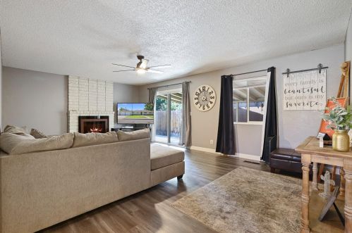 545 Quincy Rd, Turlock CA  95380-4329 exterior