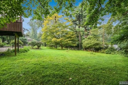 176 Chestnut St, Demarest NJ 07627-1035 exterior