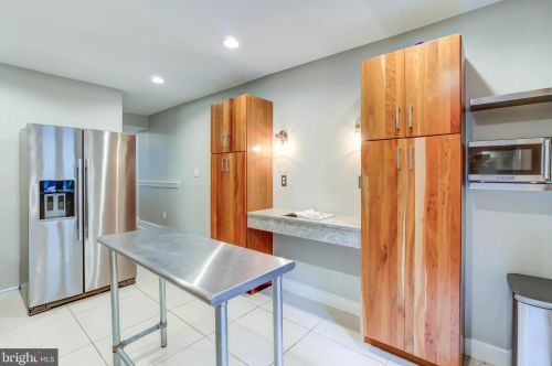 527 Wilkes St, Alexandria VA  22314-3723 exterior