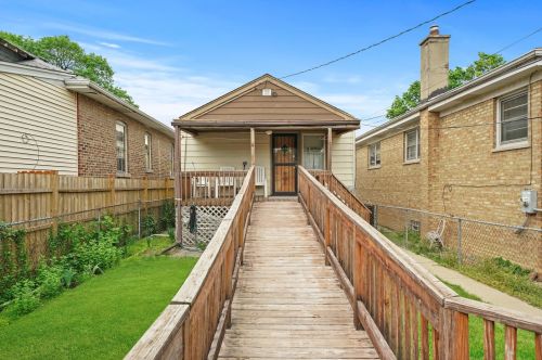 2337 Keating Ave, Chicago IL 60629-5513 exterior
