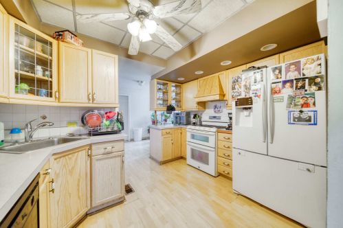 1000 8 Ave, Broadview IL 60153-1903 exterior