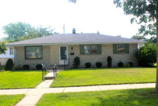 8909 Grantosa Dr, Milwaukee, WI 53225-4946
