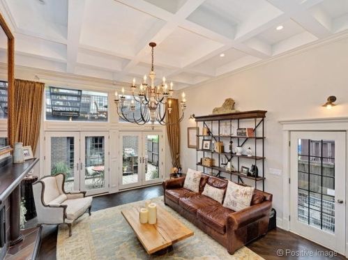 1126 Lill Ave, Chicago IL 60614-2018 exterior