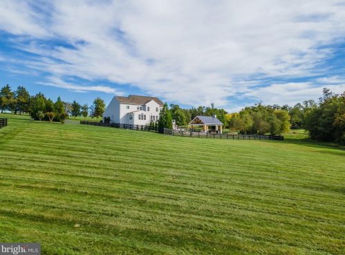 23073 Creighton Farms Dr, Leesburg VA 20175-6491 exterior