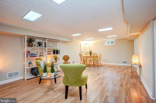 102 Mannakee St, Rockville MD 20850-1914 exterior