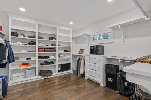 172 Blackland Dr, Atlanta GA  30342-4404 exterior