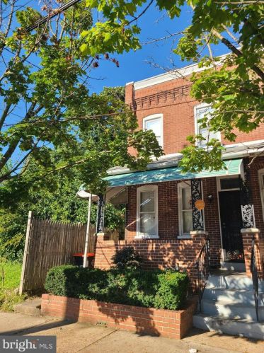 319 Engle St, Chester PA 19013-2509 exterior