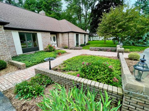 4055 Harbor Point Dr, Meskegon, MI 49441-4662