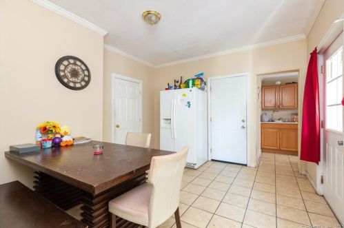 34 Lincoln St, New Britain CT 06052-1638 exterior