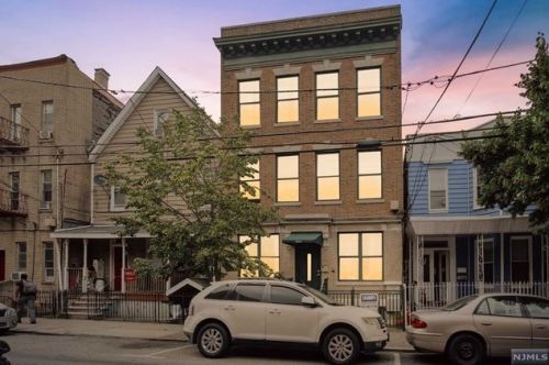 204 38th St, Union City NJ 07087-6048 exterior