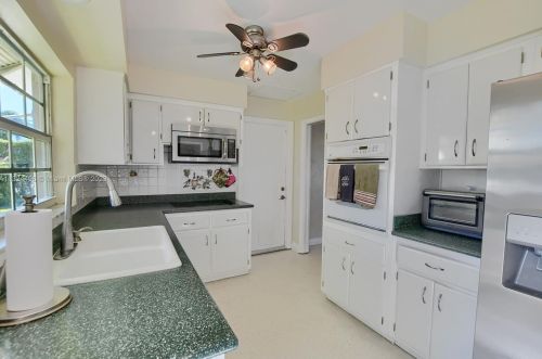 1083 25 Ave, Boynton Beach FL 33435-6731 exterior