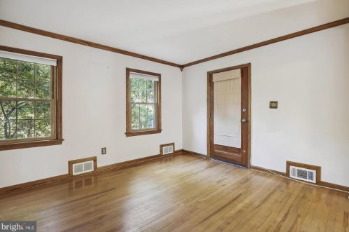 5823 Monticello Rd, Alexandria VA 22303-1302 exterior