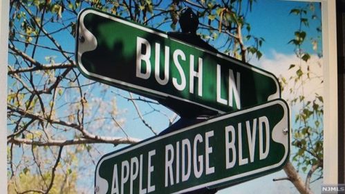 220 Bush Ln, Mahwah NJ  07430-3225 exterior