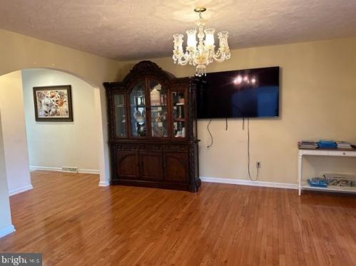 381 Thornhill Dr, Hanover PA  17331-7976 exterior