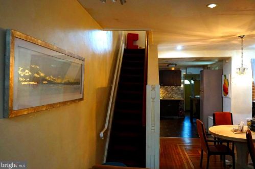 2237 Carpenter St, Philadelphia PA 19146-2418 exterior