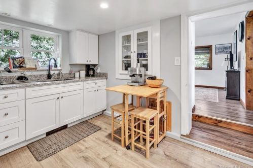 291 Rowayton Ave, Norwalk CT 06853-1628 exterior