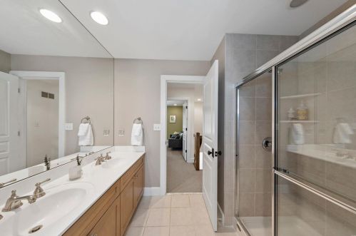 2332 Divot Dr, Saint Louis MO 63131-3240 exterior