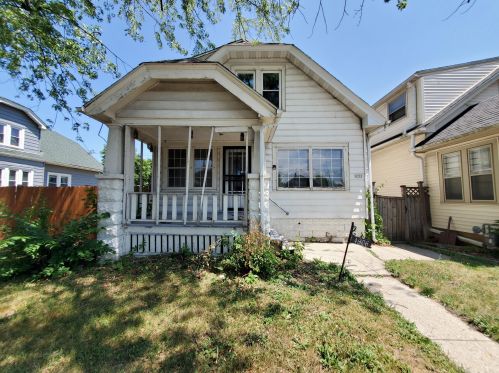 4906 37th St, Milwaukee WI  53221-2529 exterior