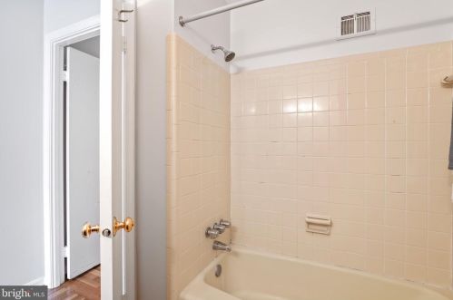 11814 Coldstream Dr, Rockville MD 20854-3620 exterior