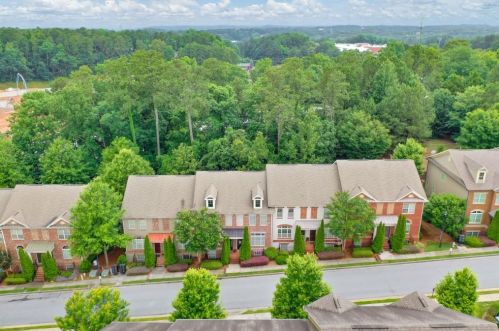 7360 Glisten Ave, Atlanta GA 30328-2876 exterior