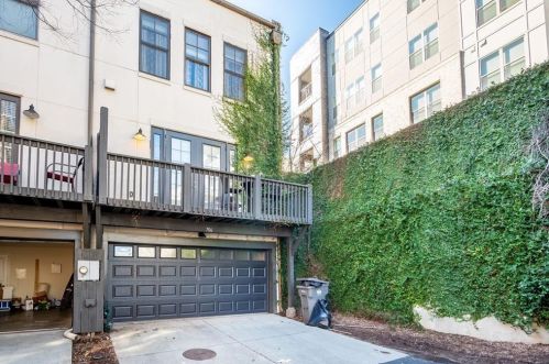 706 Cosmopolitan Dr, Atlanta GA 30324-3615 exterior