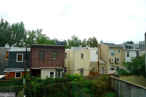 2237 Carpenter St, Philadelphia PA 19146-2418 exterior