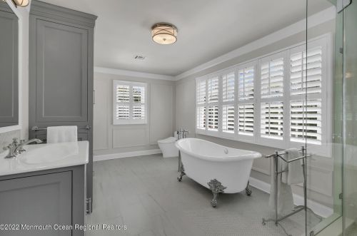 4 Tuxedo Rd, Locust NJ 07760-1825 exterior