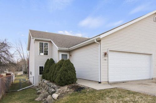 1201 Winston Dr, Edgerton WI 53534-1029 exterior