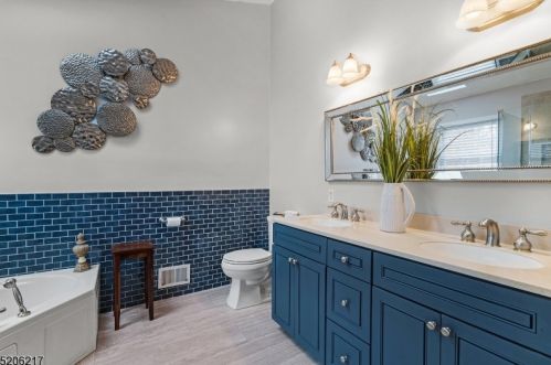 1502 Bayley Ct, Bridgewater NJ  08807-3553 exterior