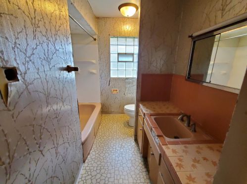 7100 Hope Ave, Milwaukee WI 53216-1058 exterior