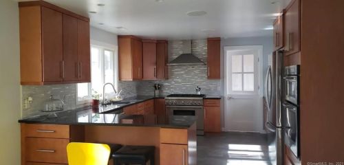 111 Deforest Rd, Wilton CT 06897-1910 exterior