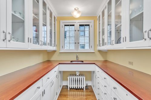 3445 Lk Dr, Milwaukee WI 53235-0037 exterior