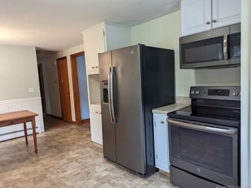 13 Aloha Dr, Enfield CT 06082-2627 exterior