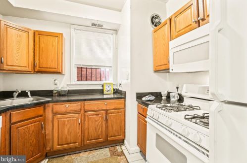 2014 10 St, Washington DC 20002-6214 exterior