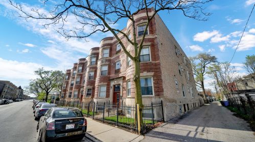 544 44th St, Chicago, IL 60653-4852