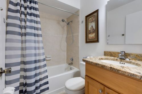 8232 Catherine Ave, Chicago IL 60656-1110 exterior