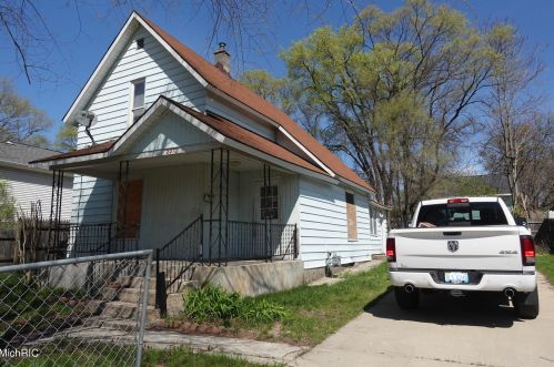 2010 Saint Charles Ave, Grand Rapids, MI 49507-2341