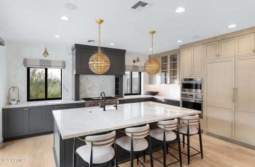 5841 Echo Canyon Cir, Phoenix AZ 85018-1243 exterior