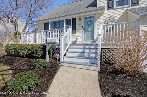 27 Birch Dr, Red Bank NJ 07702 exterior