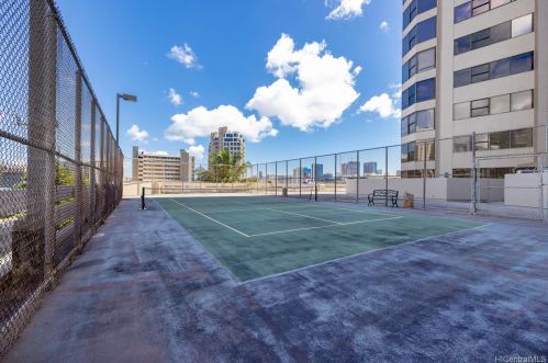 1221 Victoria St, Honolulu HI  96814-1430 exterior