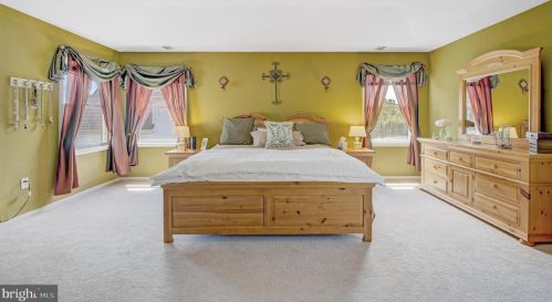 5 Cobblestone Ct, Columbus NJ 08022-1969 exterior