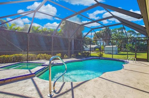 842 99 Ave, Naples FL 34108-2234 exterior