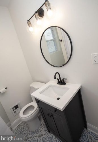 2022 21 St, Philadelphia PA 19145-2722 exterior